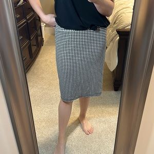 Houndstooth pencil skirt